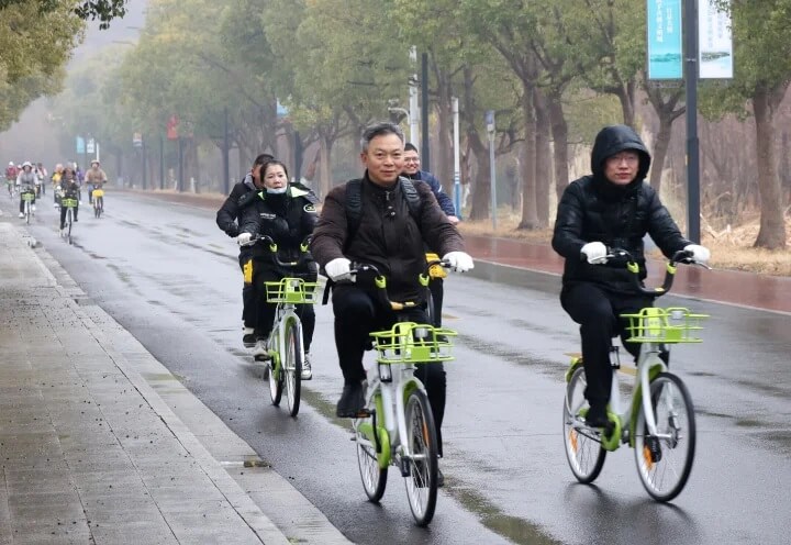 环五山欢乐骑行热力开启，数百人雨中欣赏沿途景致